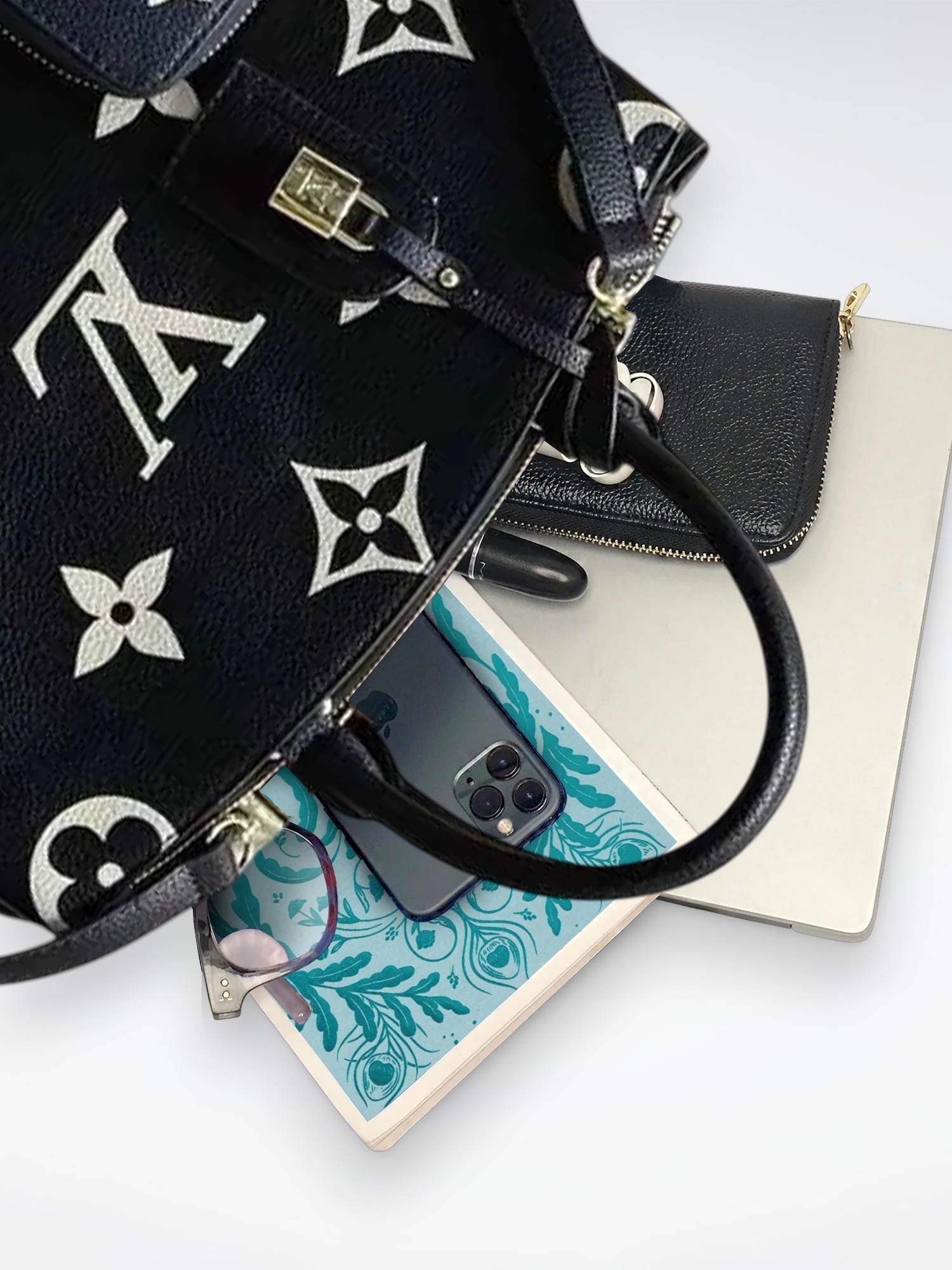 DBS-LC423 - Petit Palais Handbag Deal - Image 3