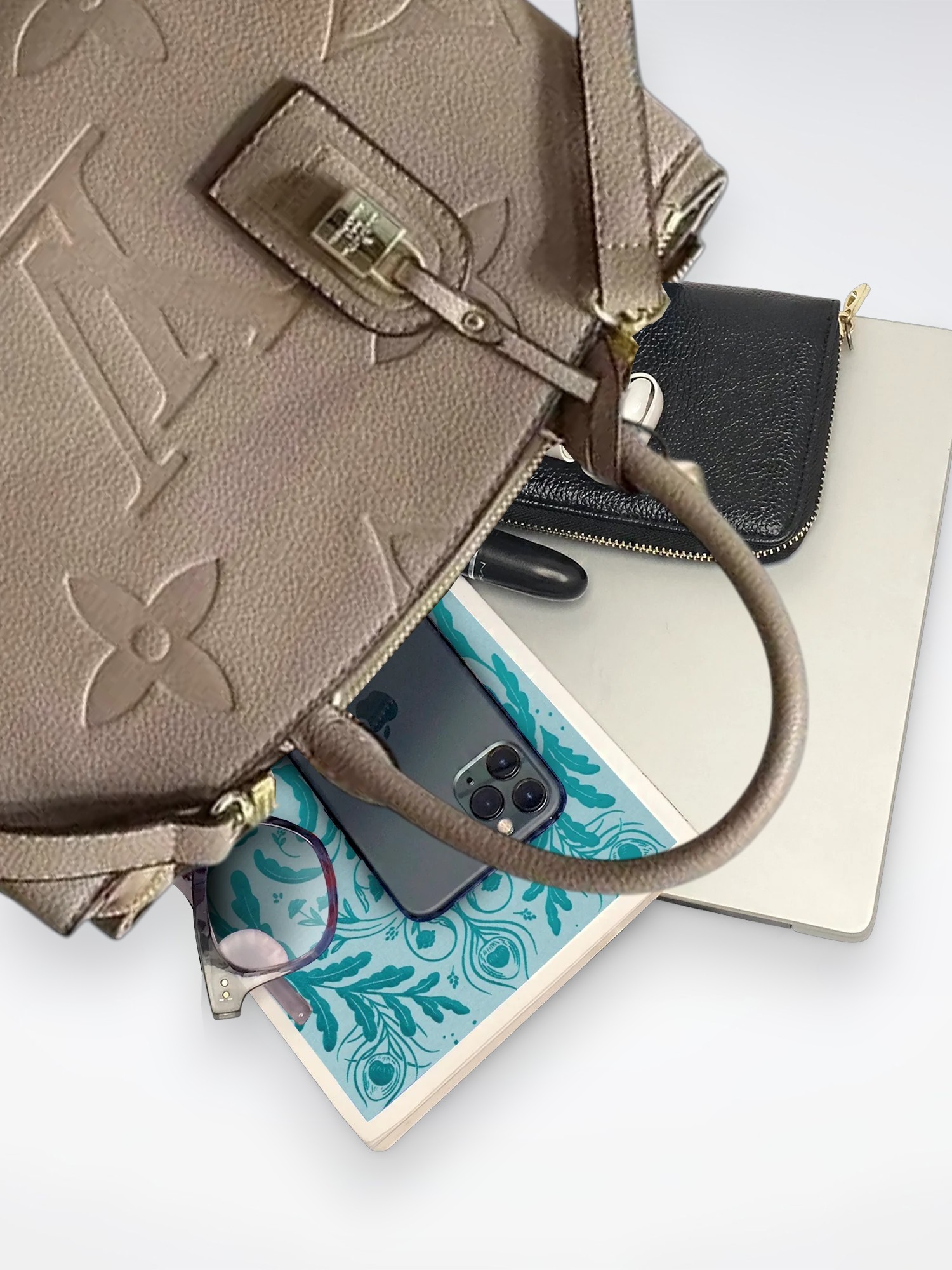 DBS-LC425 - Petit Palais Handbag Deal - Image 3