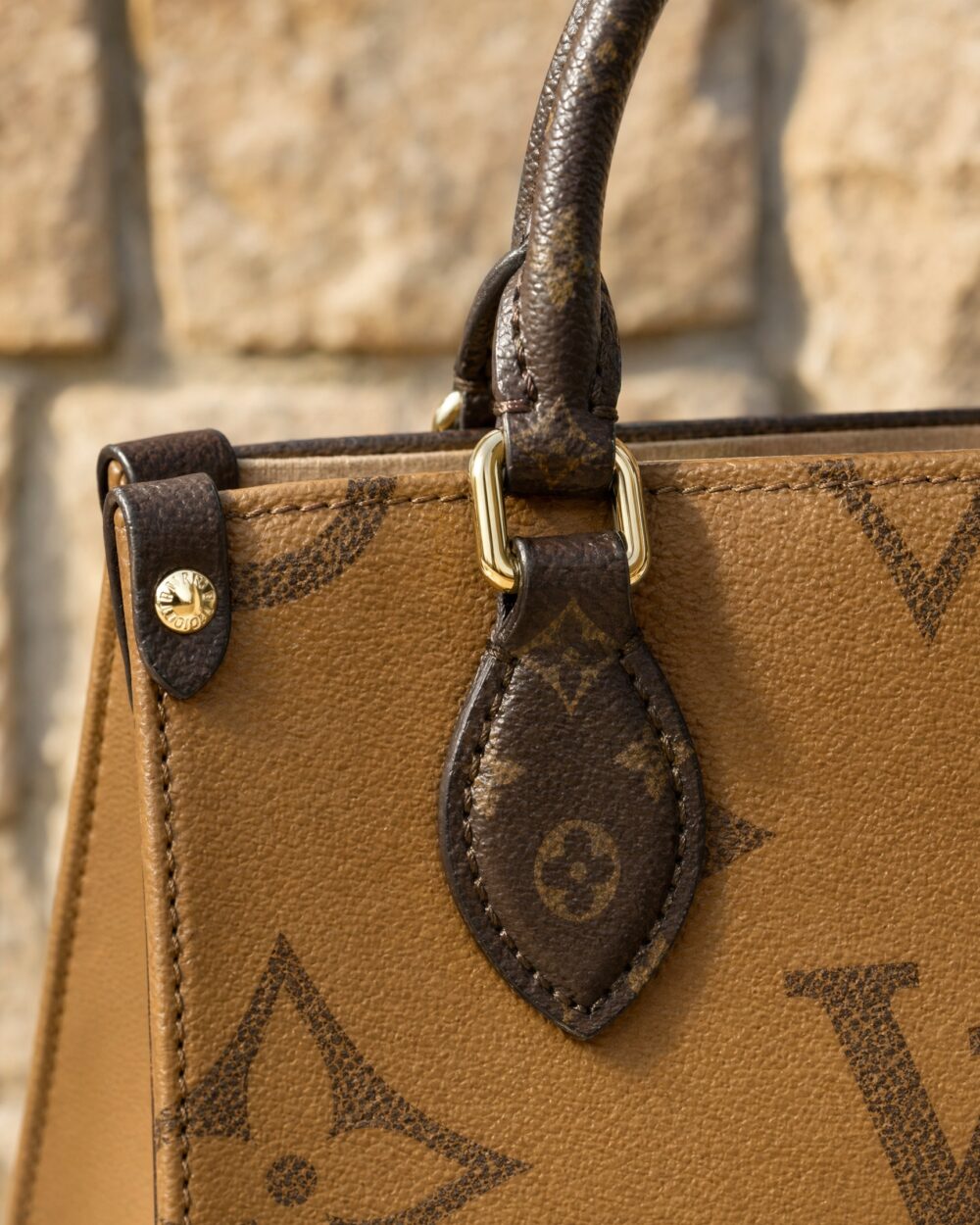DBS-LC401 - Onthego PM Handbag Deal