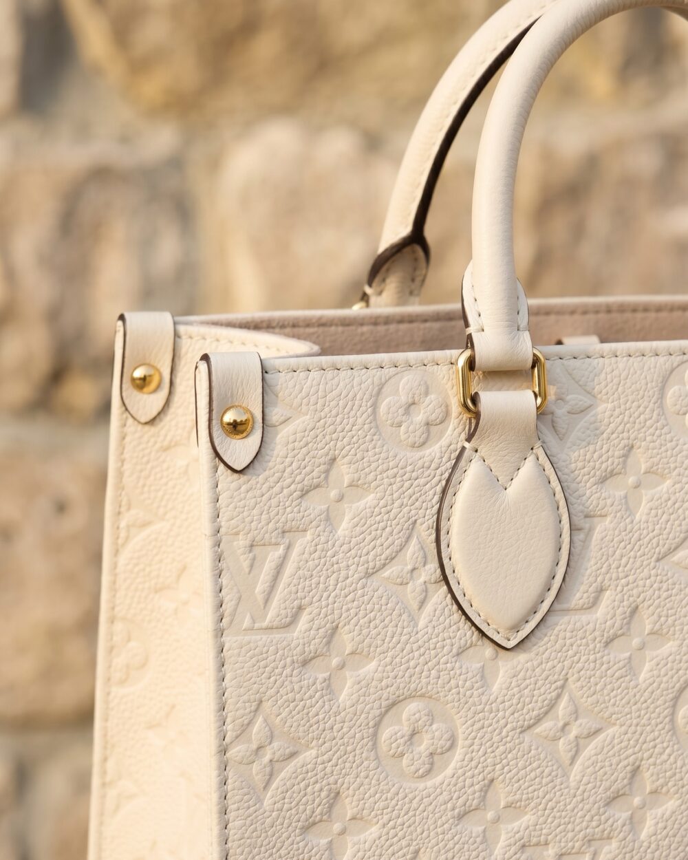 DBS-LC402 - Onthego PM Handbag Deal