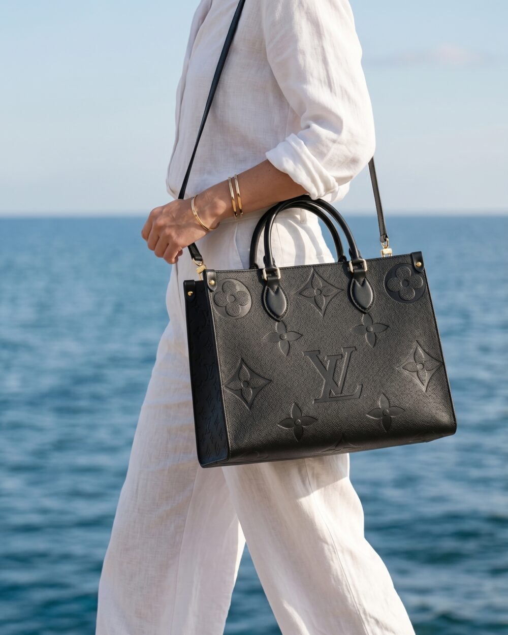 DBS-LC385 - Onthego MM Handbag Deal