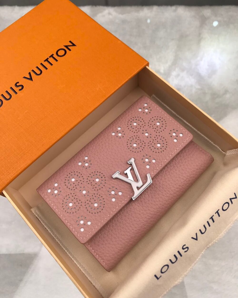 1:1 Replica Louis Vuitton Capucines Sweet Brogues Taurillon Pink For Women, Women's Wallets 5.3in/13.5cm LV