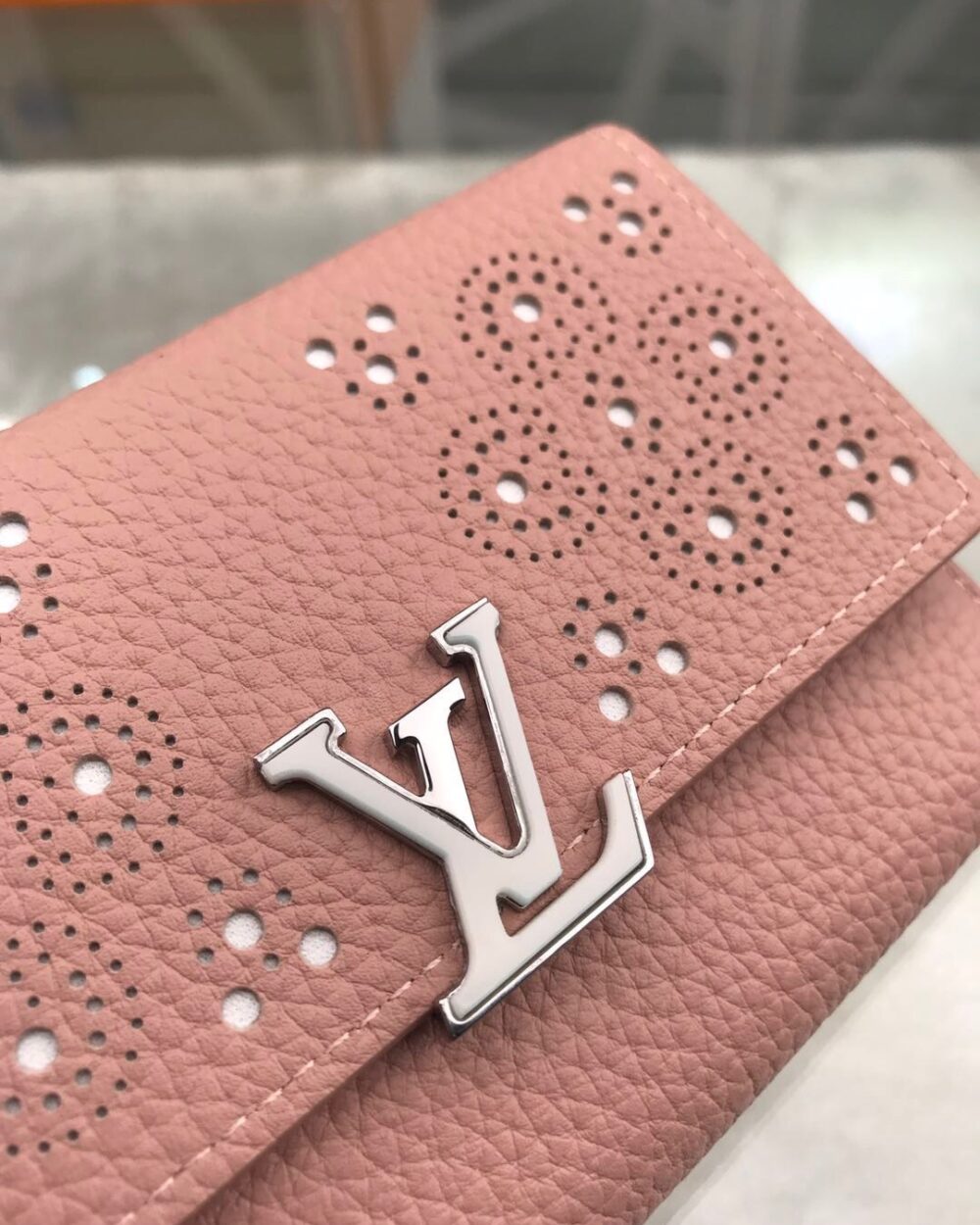 1:1 Replica Louis Vuitton Capucines Sweet Brogues Taurillon Pink For Women, Women's Wallets 5.3in/13.5cm LV