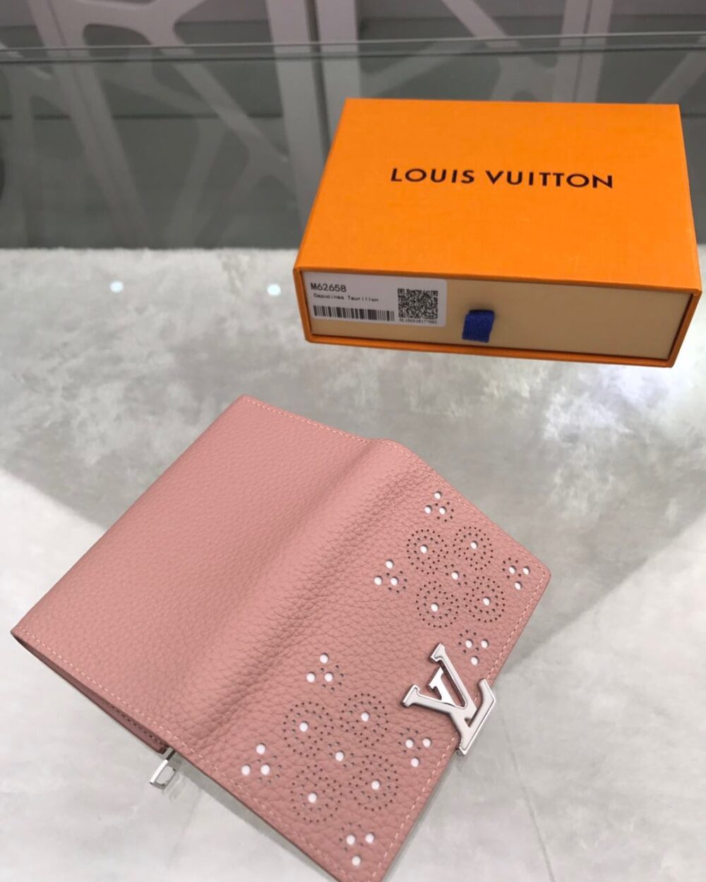1:1 Replica Louis Vuitton Capucines Sweet Brogues Taurillon Pink For Women, Women's Wallets 5.3in/13.5cm LV