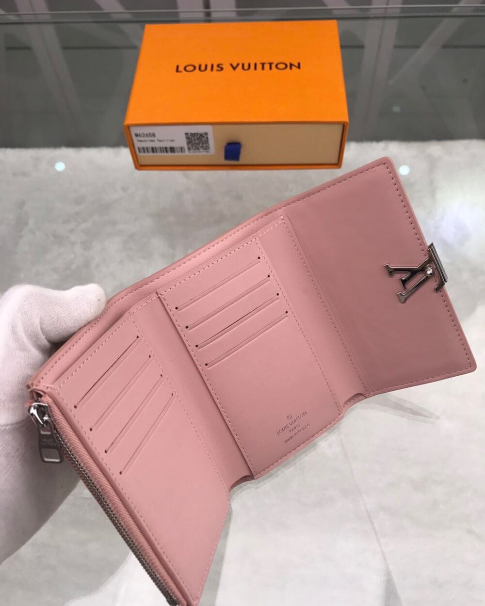 1:1 Replica Louis Vuitton Capucines Sweet Brogues Taurillon Pink For Women, Women's Wallets 5.3in/13.5cm LV