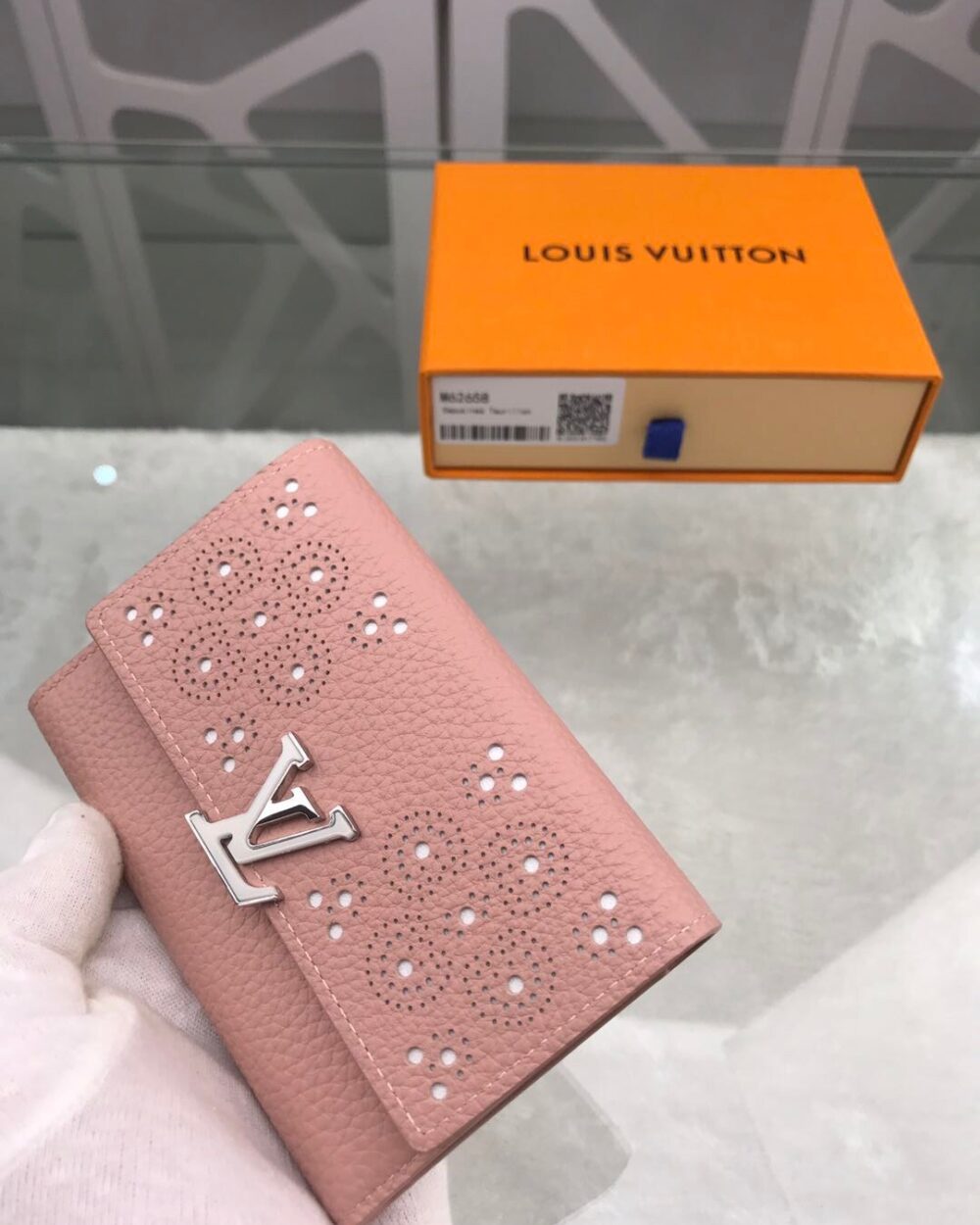 1:1 Replica Louis Vuitton Capucines Sweet Brogues Taurillon Pink For Women, Women's Wallets 5.3in/13.5cm LV
