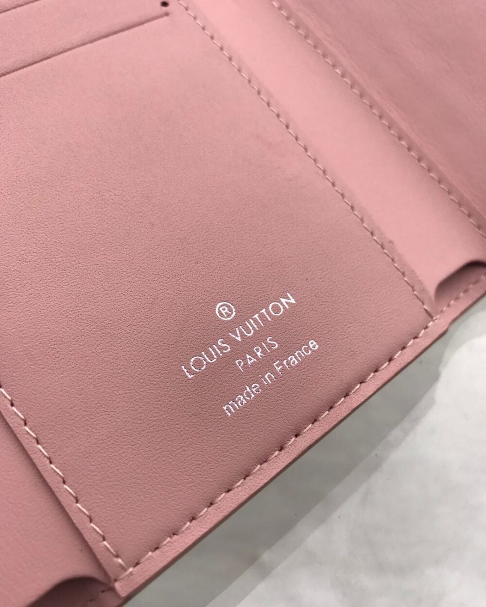 1:1 Replica Louis Vuitton Capucines Sweet Brogues Taurillon Pink For Women, Women's Wallets 5.3in/13.5cm LV