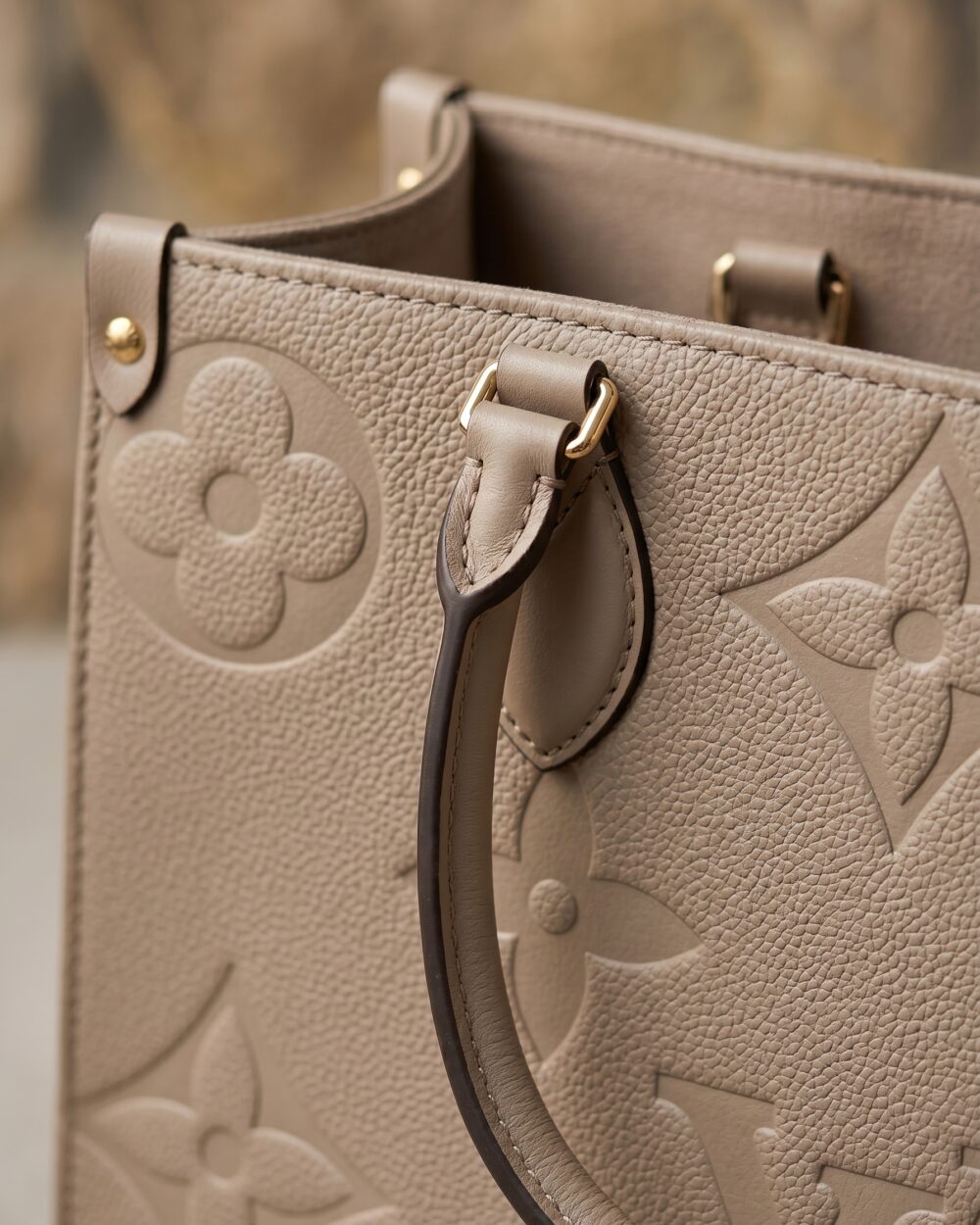 DBS-LC384 - Onthego MM Handbag Deal