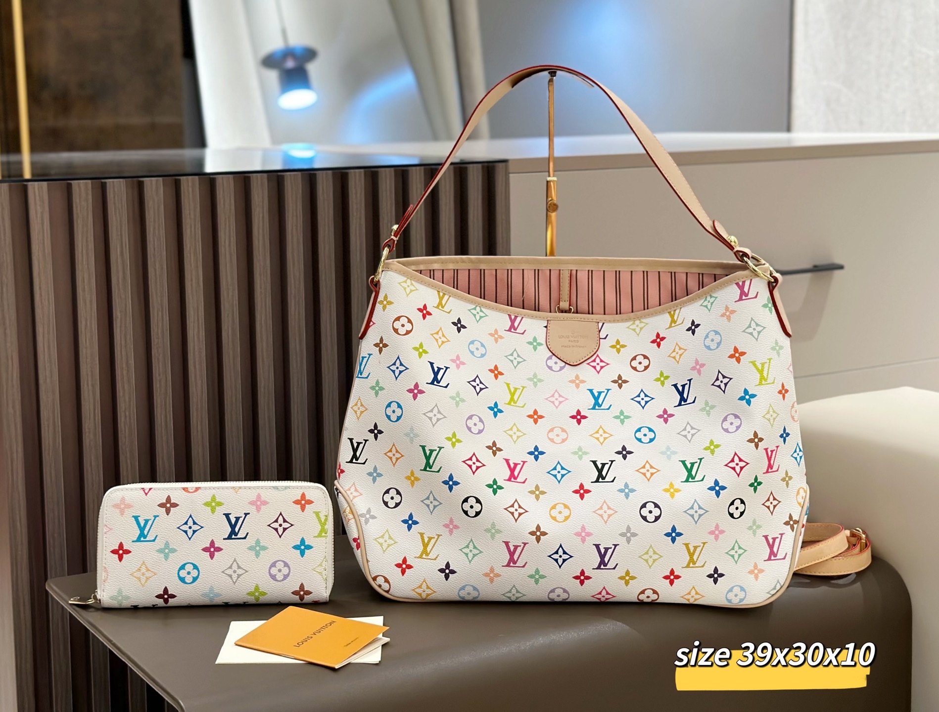 DBS-LC1002 – Delightful MM Handbag Deal - Image 2