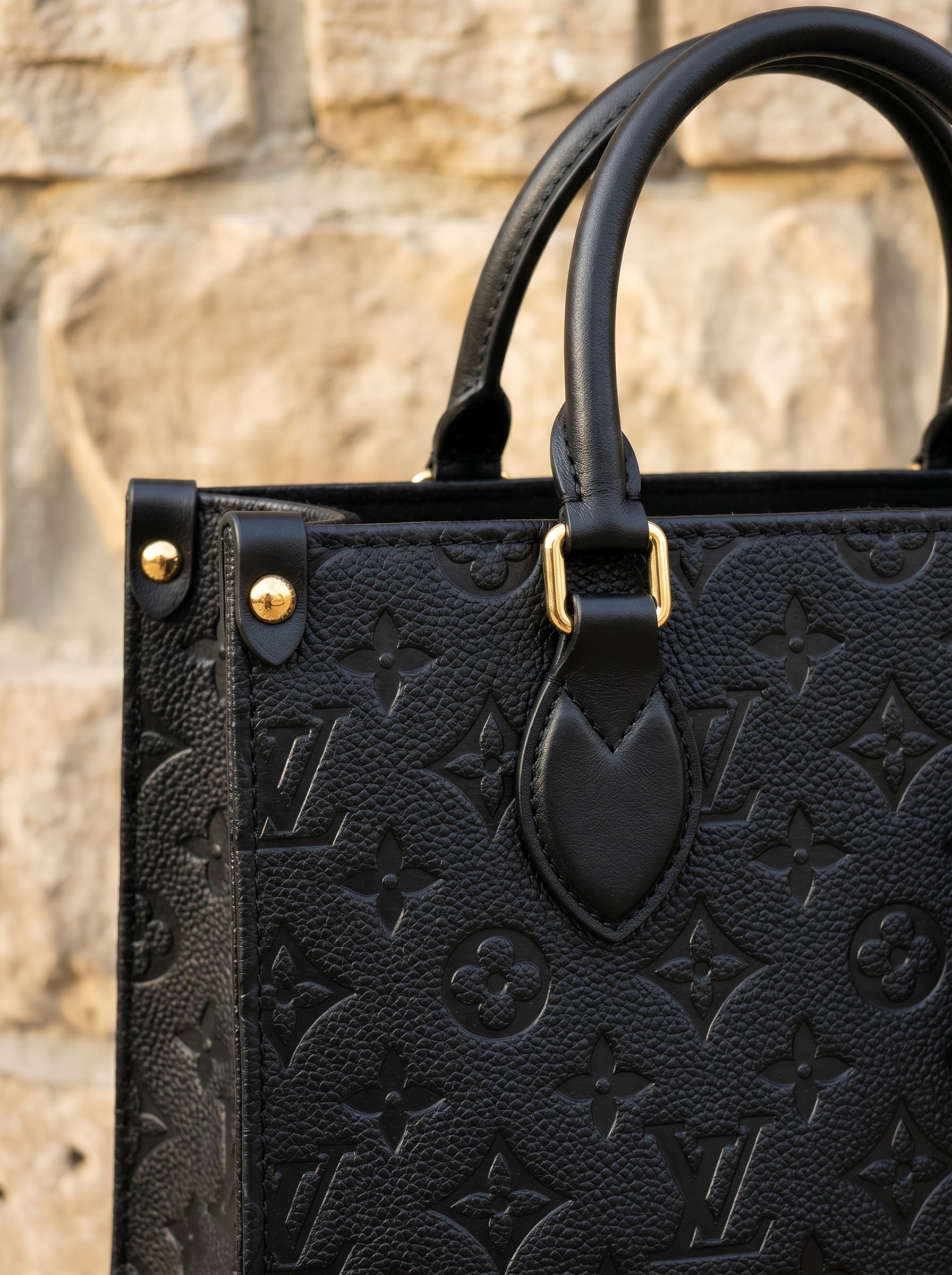 DBS-LC1032 - Onthego PM Handbag Deal - Image 6