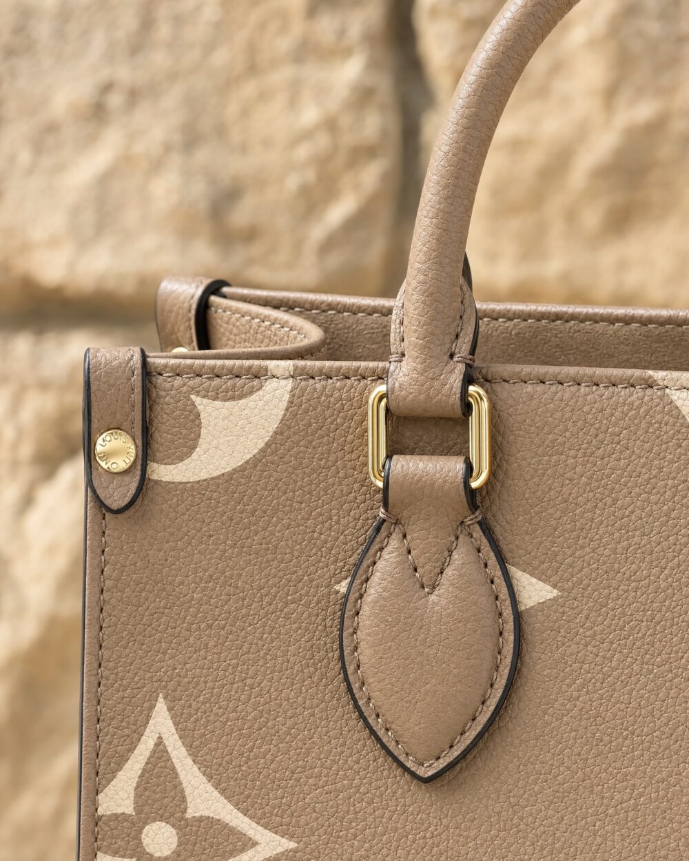 DBS-LC1043 - Onthego PM Handbag Deal