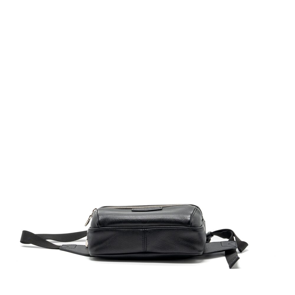 AAA Replica Louis Vuitton LV TAIGA BUM BAG OUTDOOR LEATHER BLACK SHW