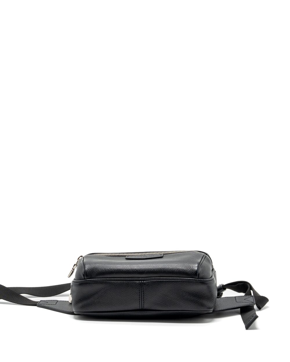 AAA Replica Louis Vuitton LV TAIGA BUM BAG OUTDOOR LEATHER BLACK SHW