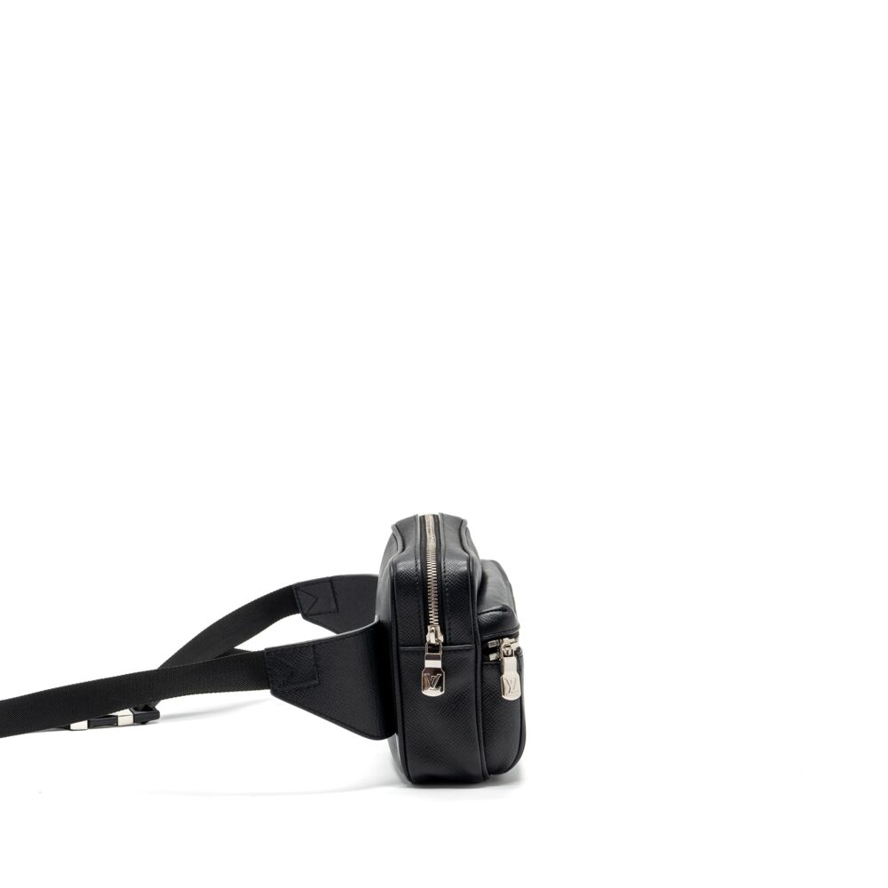 AAA Replica Louis Vuitton LV TAIGA BUM BAG OUTDOOR LEATHER BLACK SHW
