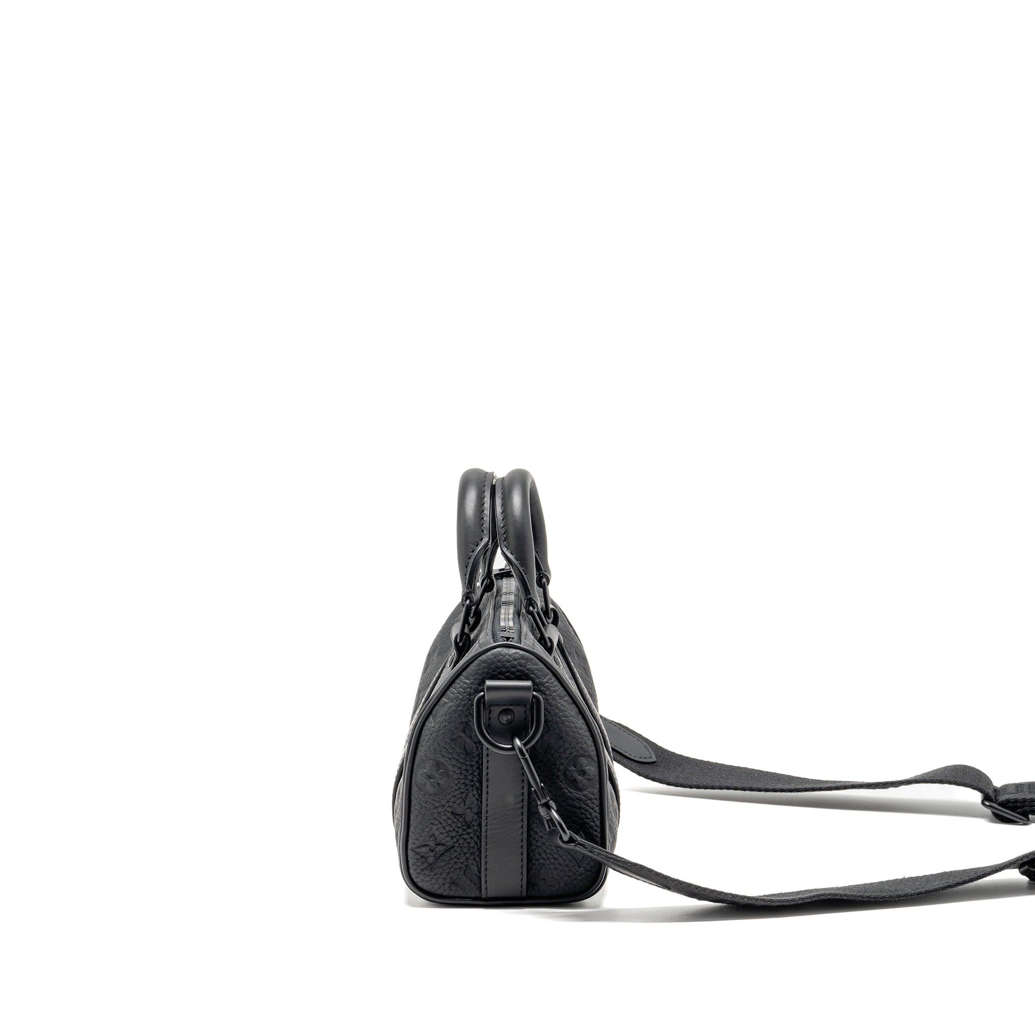 AAA Replica Louis Vuitton LV KEEPALL BANDOULIERE 25 MONOGRAM TAURILLON LEATHER BLACK WITH BLACK HARDWARE