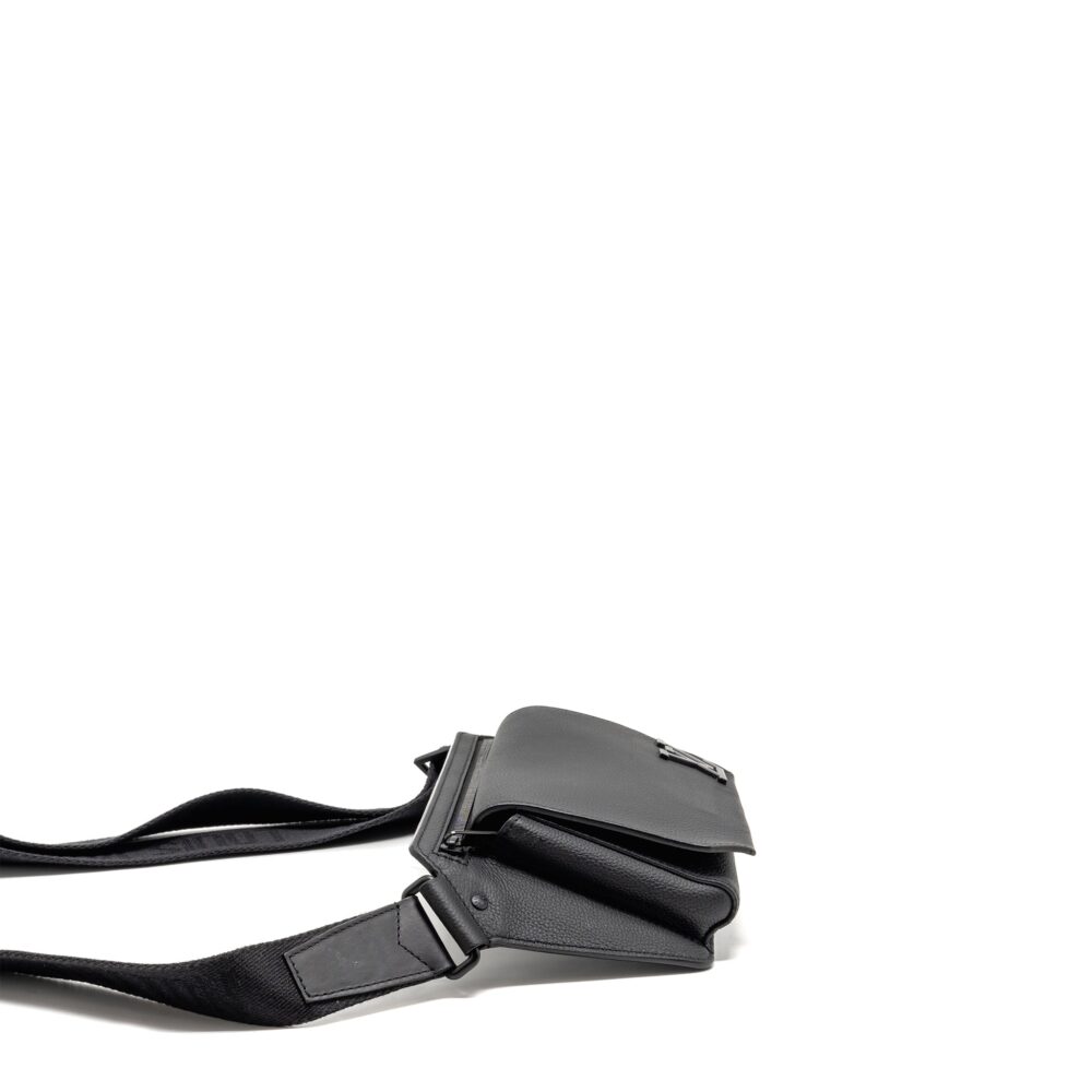 AAA Replica Louis Vuitton LV AEROGRAM TAKEOFF SLING BLACK GRAINED CALFSKIN BLACK HARDWARE