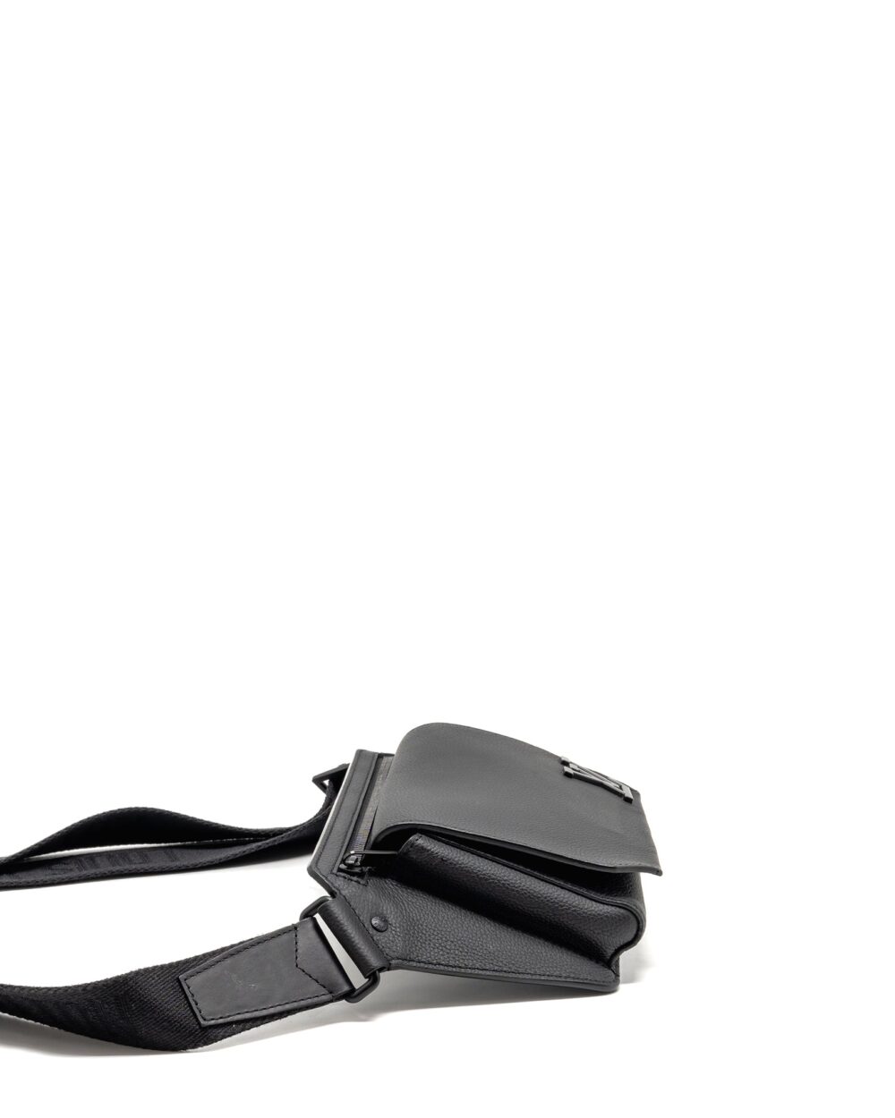 AAA Replica Louis Vuitton LV AEROGRAM TAKEOFF SLING BLACK GRAINED CALFSKIN BLACK HARDWARE