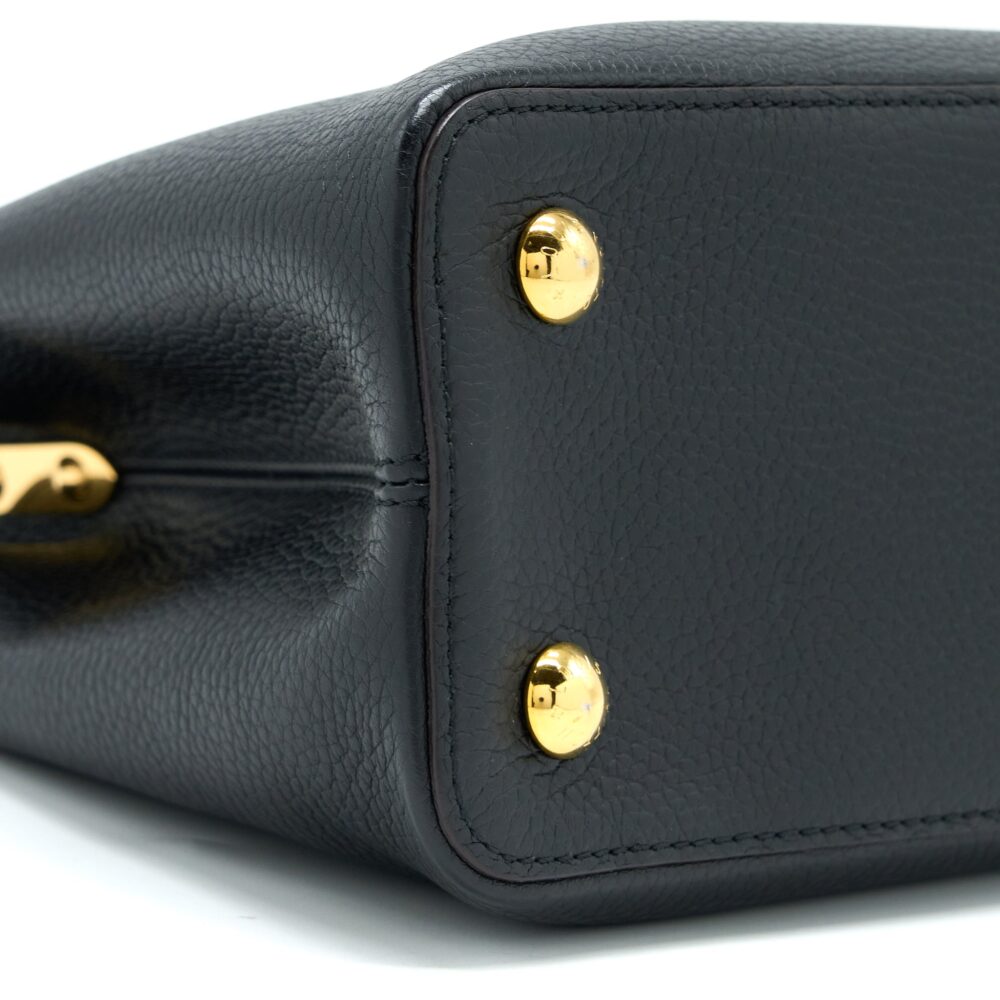 AAA Replica Louis Vuitton LV CAPUCINES MM TAURILLON BLACK GHW