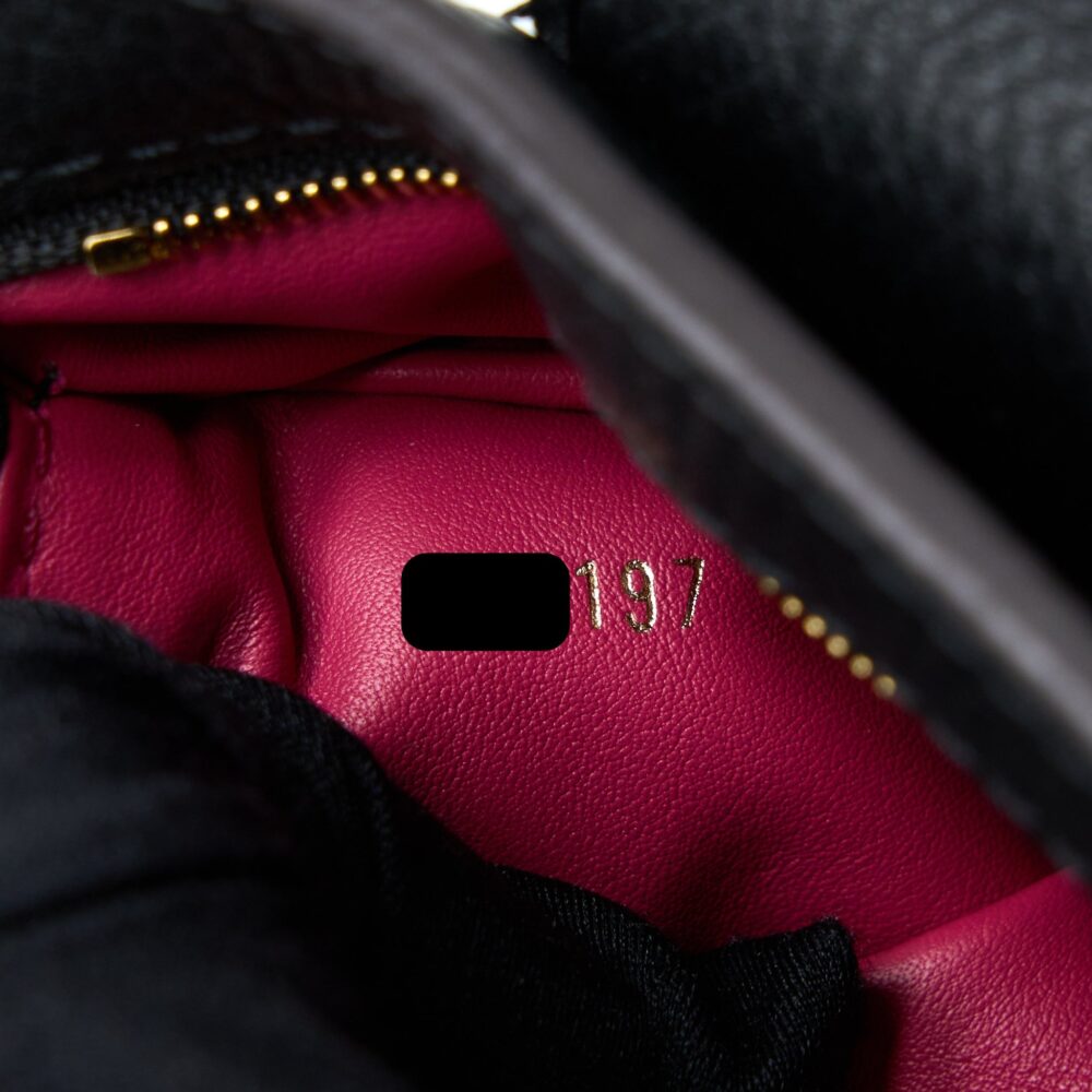 AAA Replica Louis Vuitton LV CAPUCINES MM TAURILLON BLACK GHW