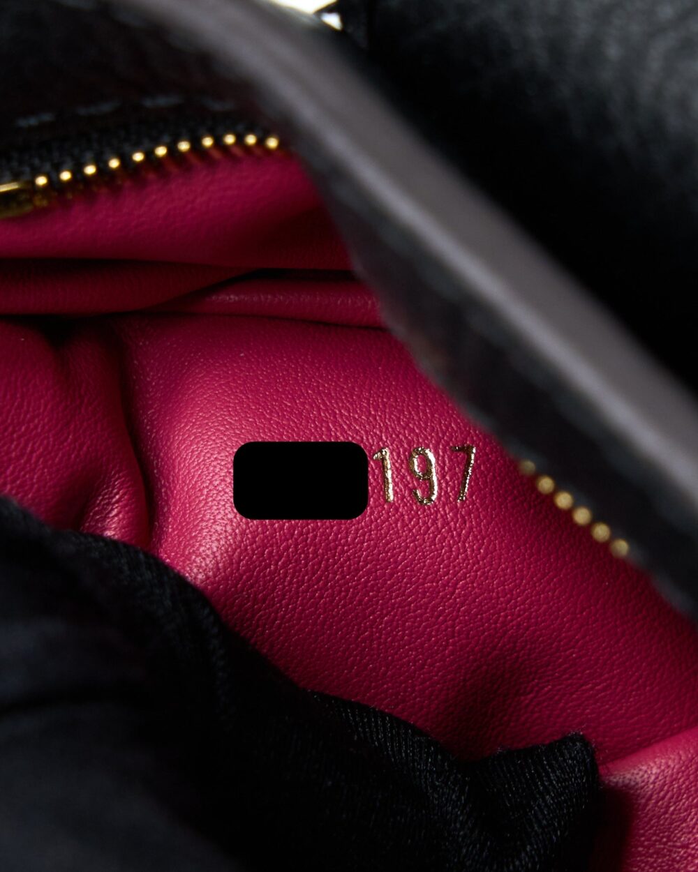 AAA Replica Louis Vuitton LV CAPUCINES MM TAURILLON BLACK GHW