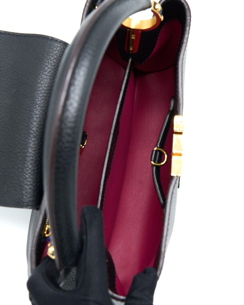 AAA Replica Louis Vuitton LV CAPUCINES MM TAURILLON BLACK GHW