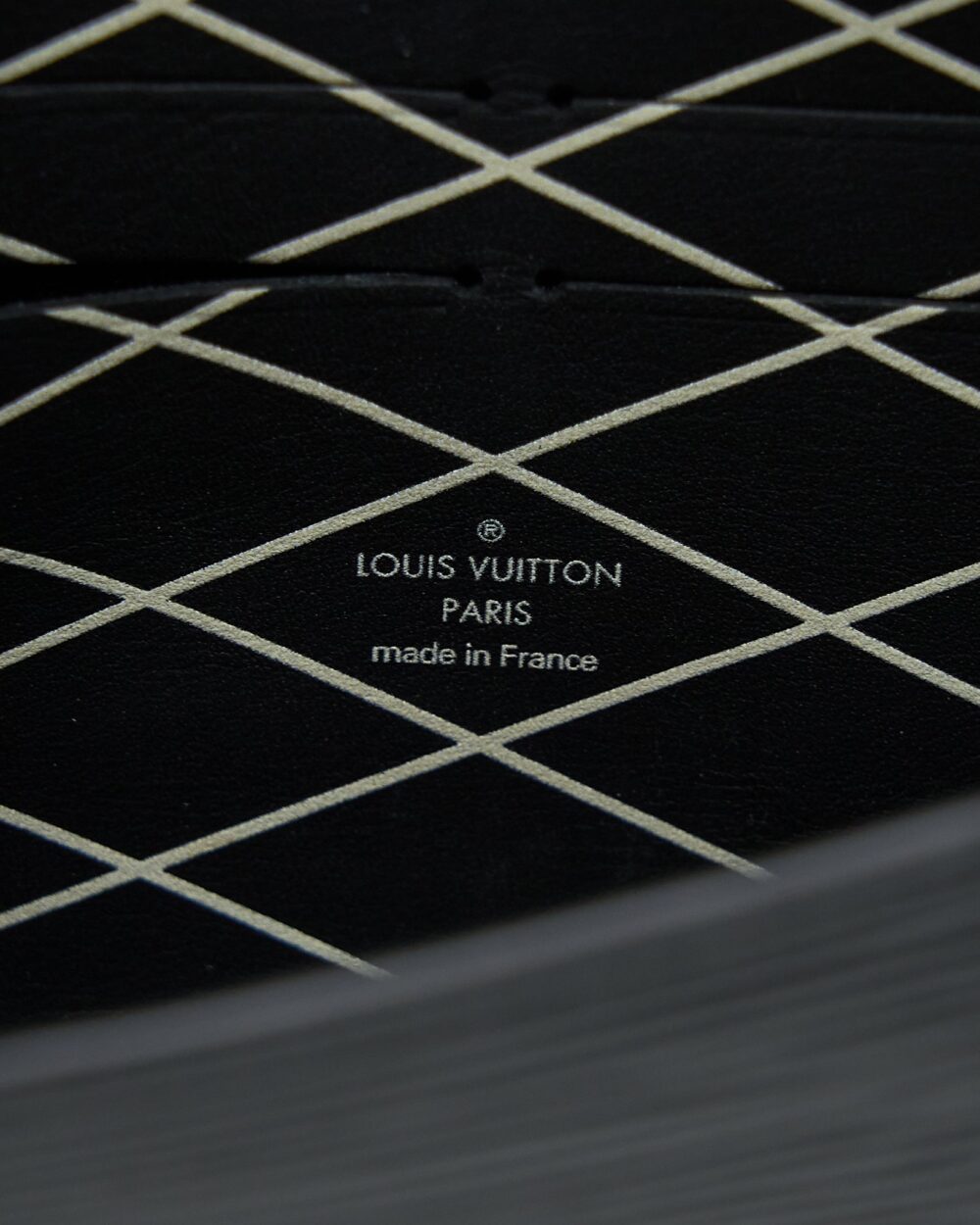 AAA Replica Louis Vuitton LV TRUNK CHAIN WALLET EPI BLACK SHW