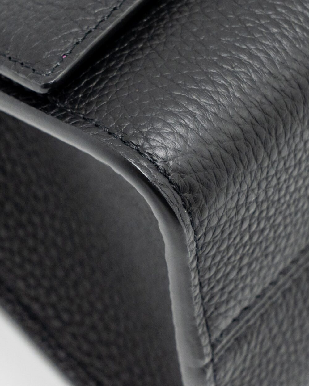 AAA Replica Louis Vuitton LV TWIST ONE HANDLE PM TAURILLON LEATHER BLACK/PINK GHW
