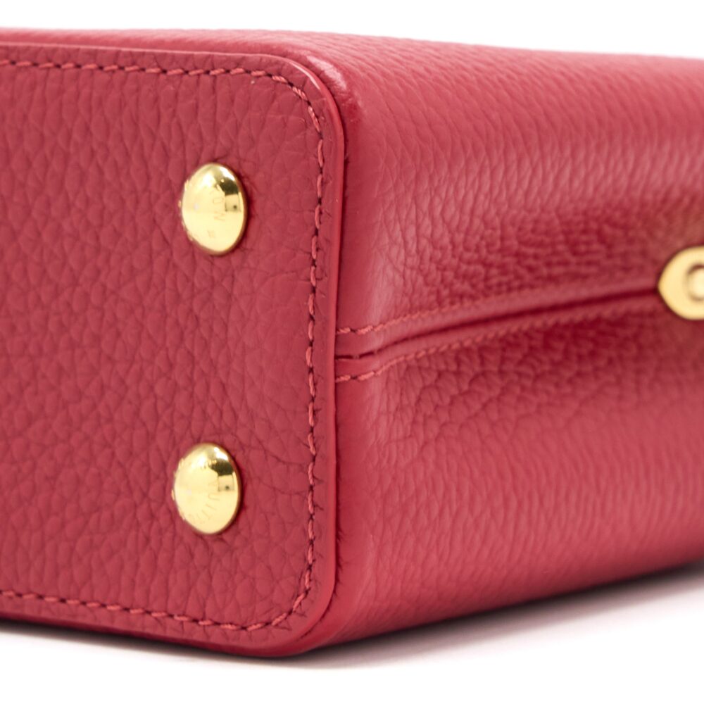 AAA Replica Louis Vuitton LV CAPUCINES MINI TAURILLON SCARLET GHW (NEW VERSION)