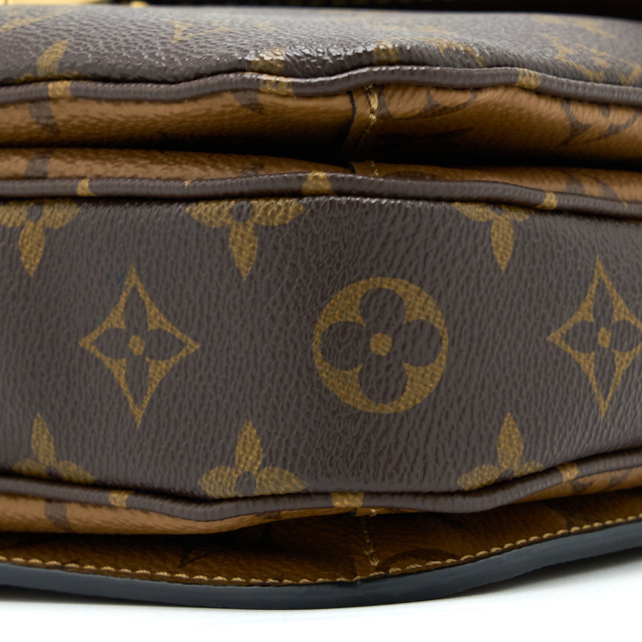 AAA Replica Louis Vuitton LV POCHETTE MÉTIS MONOGRAM REVERSE CANVAS GHW