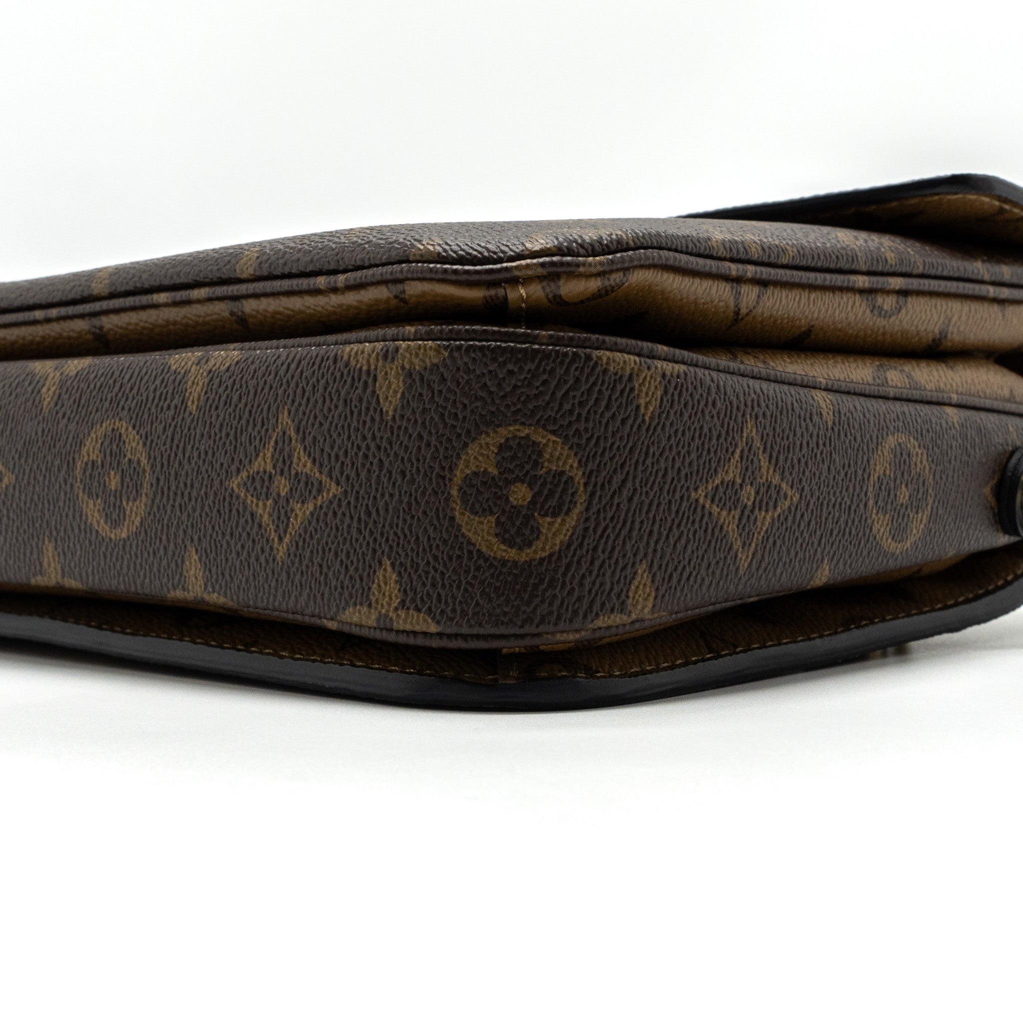AAA Replica Louis Vuitton LV POCHETTE MÉTIS MONOGRAM REVERSE CANVAS GHW