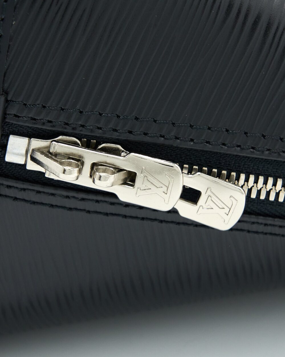 AAA Replica Louis Vuitton LV ALMA PM EPI BLACK SHW