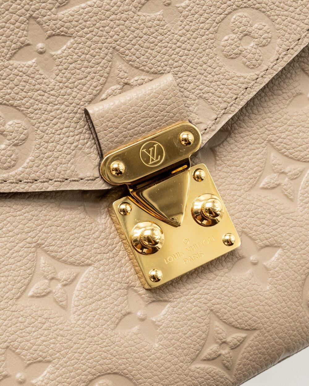 AAA Replica Louis Vuitton LV POCHETTE METIS MONOGRAM EMPREINTE TOURTERELLE GHW