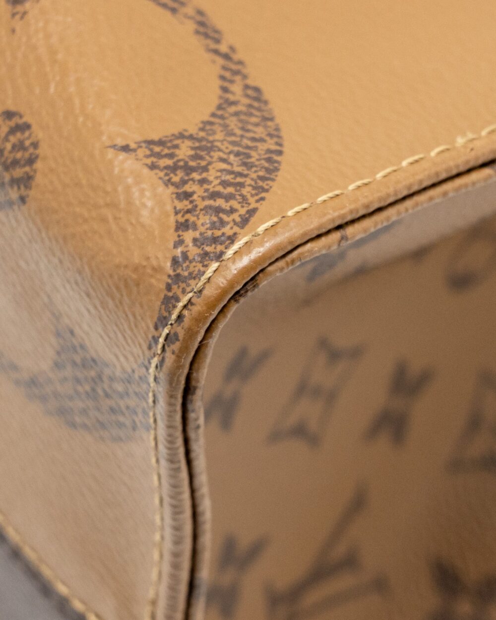 AAA Replica Louis Vuitton LV ONTHEGO MM MONOGRAM/MONOGRAM REVERSE CANVAS GHW