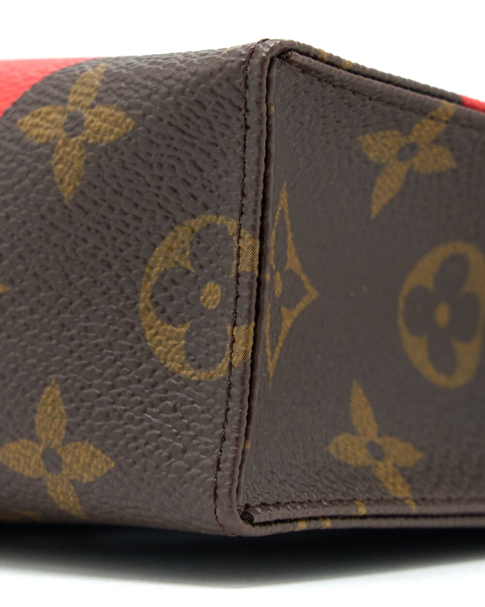 AAA Replica Louis Vuitton LV TOILETRY POCHETTE 26 GAME ON HEART MONOGRAM CANVAS GHW