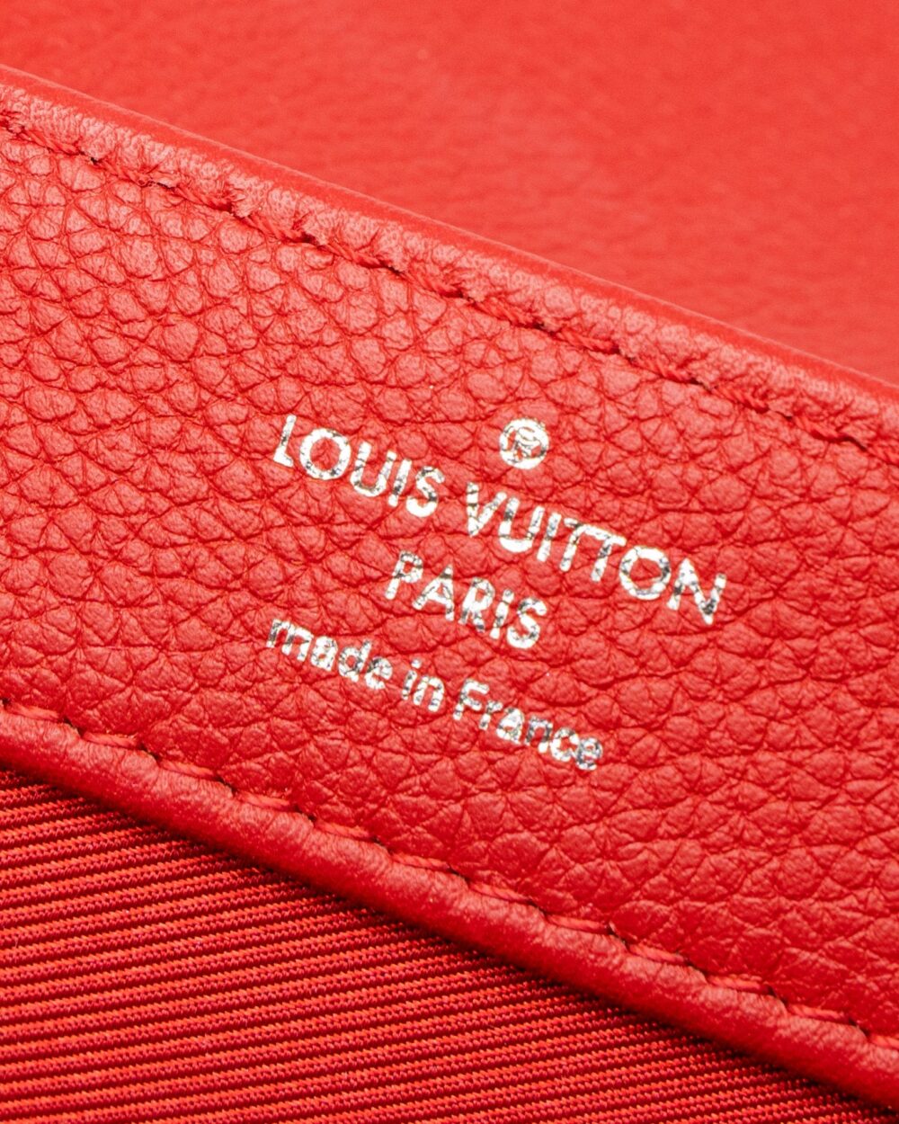 AAA Replica Louis Vuitton LV LOCKME II BB CALFSKIN RUBIS SHW