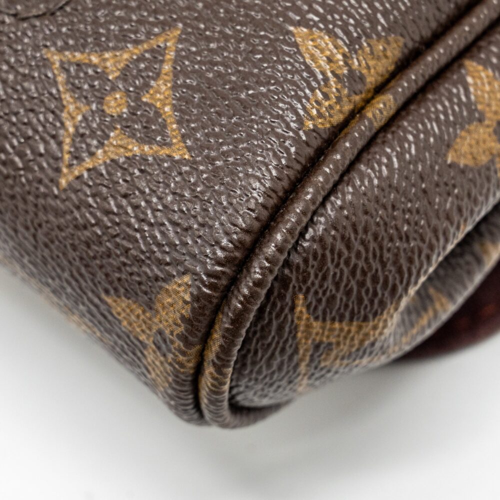 AAA Replica Louis Vuitton LV FAVOURITE PM MONOGRAM CANVAS GHW