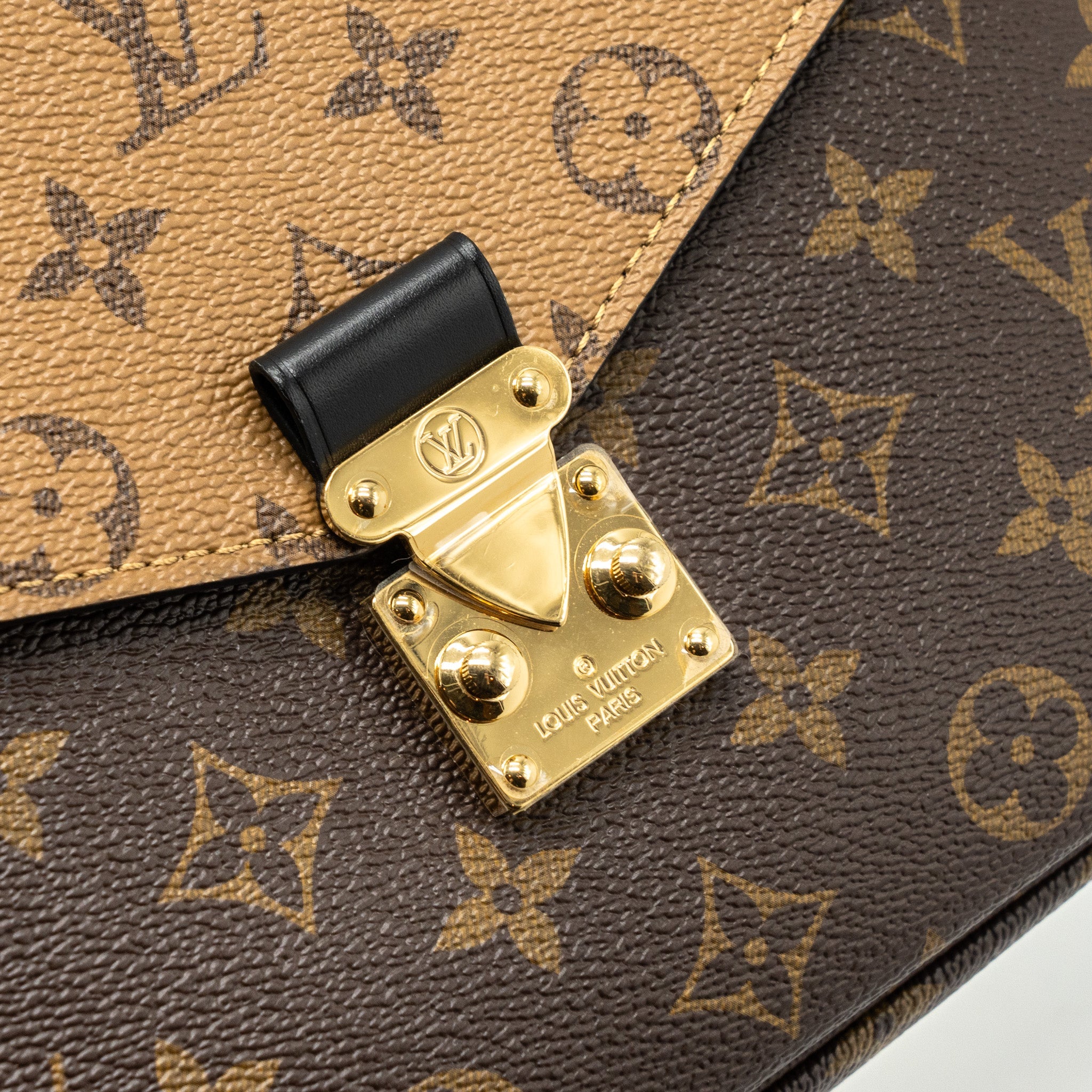 AAA Replica Louis Vuitton LV POCHETTE MÉTIS MONOGRAM REVERSE CANVAS GHW