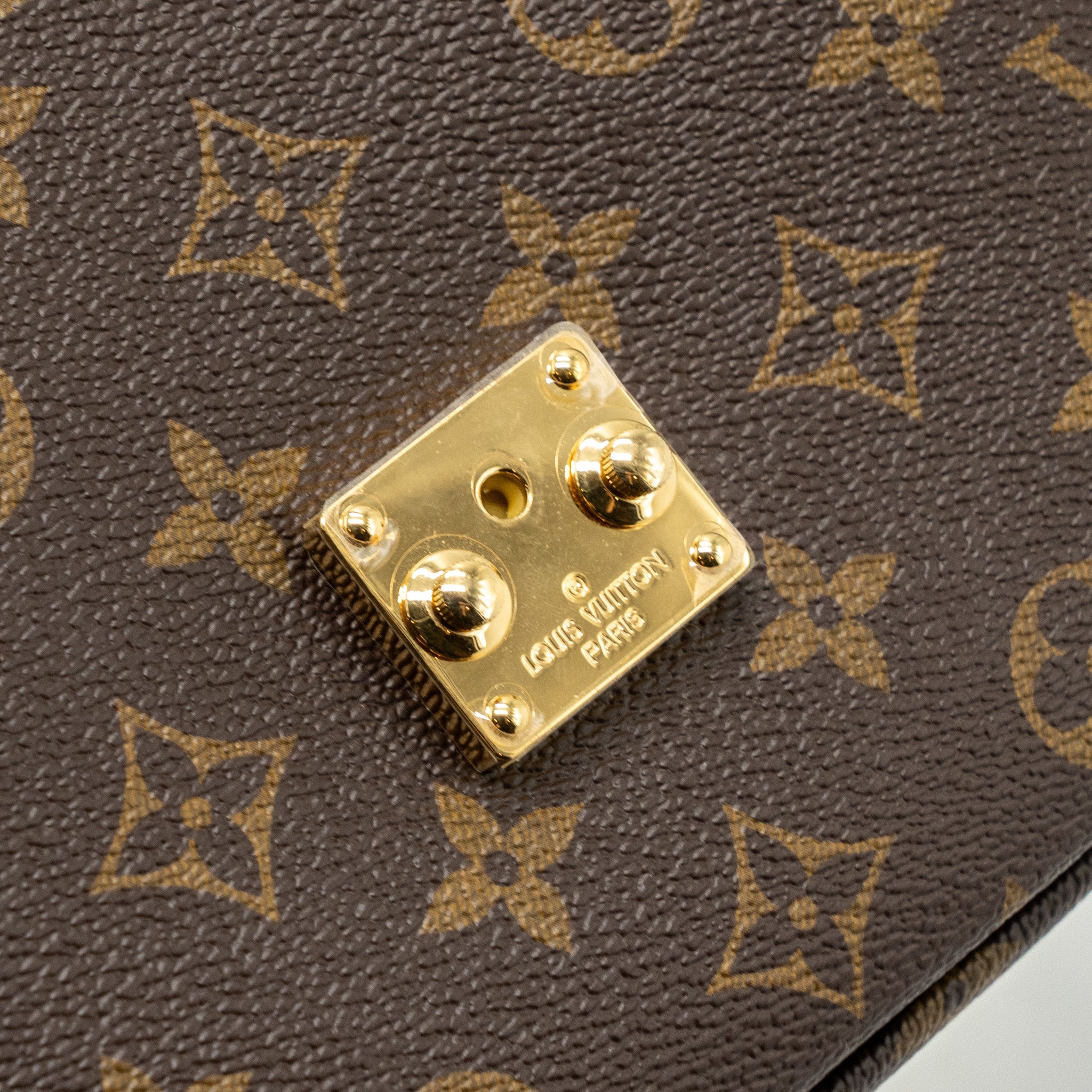 AAA Replica Louis Vuitton LV POCHETTE MÉTIS MONOGRAM REVERSE CANVAS GHW