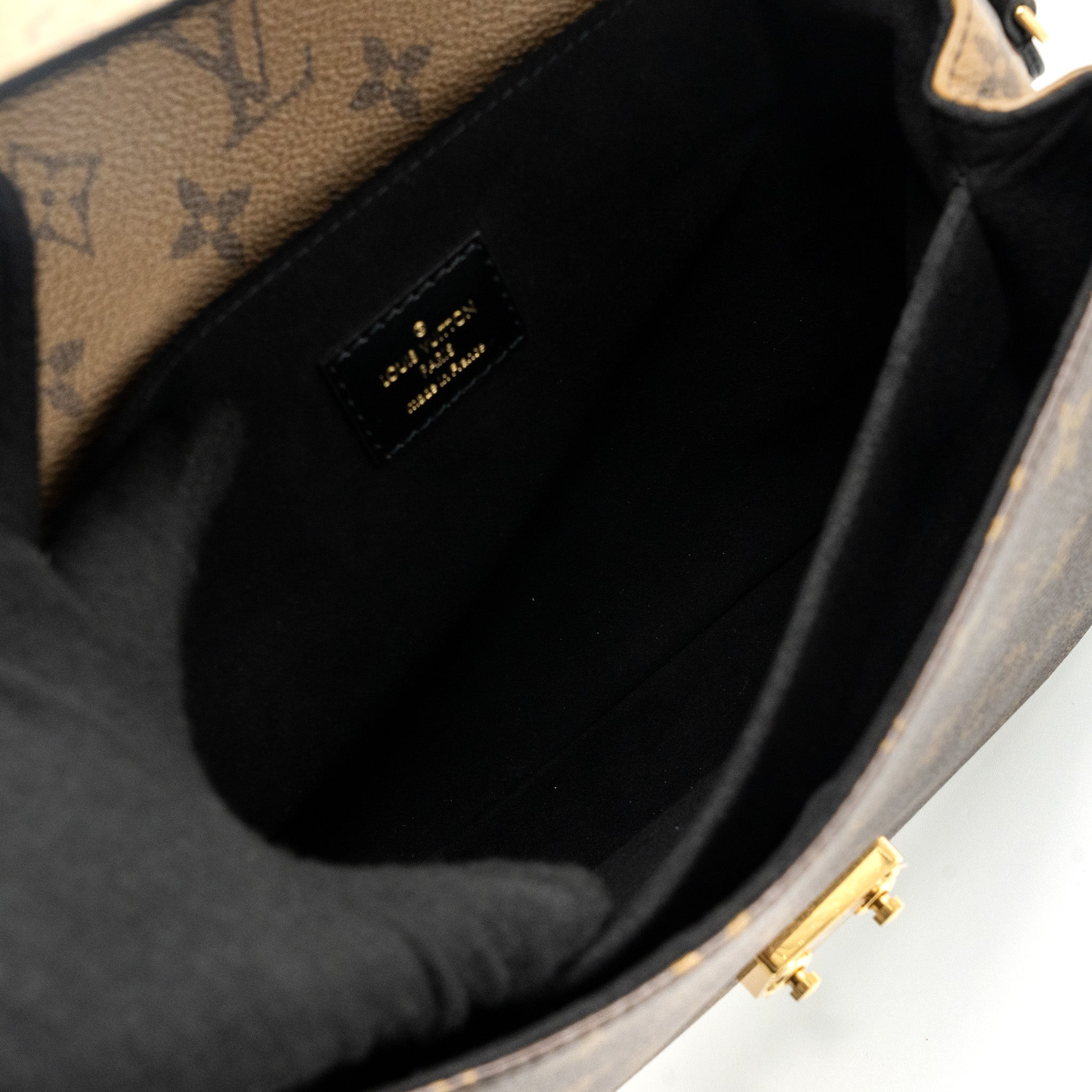 AAA Replica Louis Vuitton LV POCHETTE MÉTIS MONOGRAM REVERSE CANVAS GHW