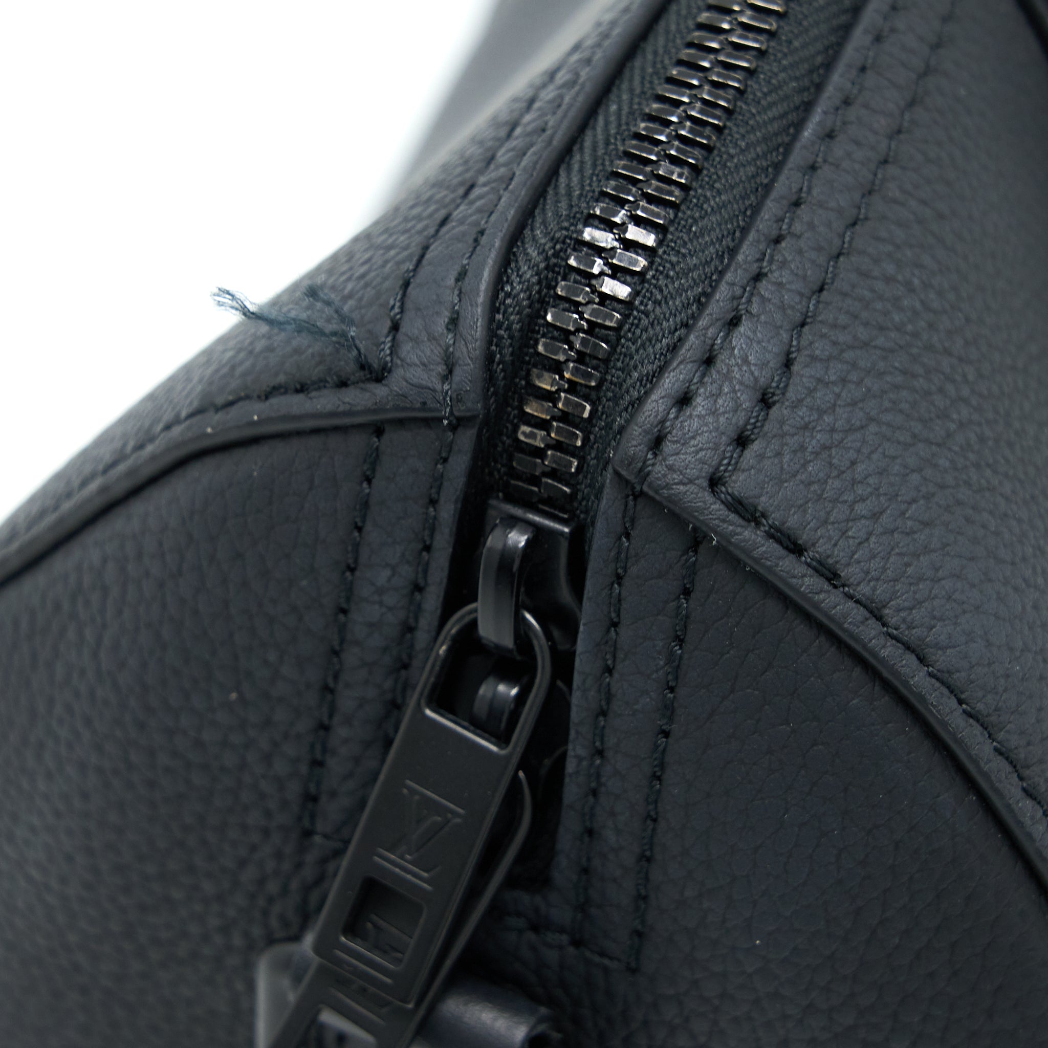 AAA Replica Louis Vuitton LV CITY KEEPALL GRAINED CALFSKIN BLACK WITH BLACK HARDWARE (NEW VERSION)