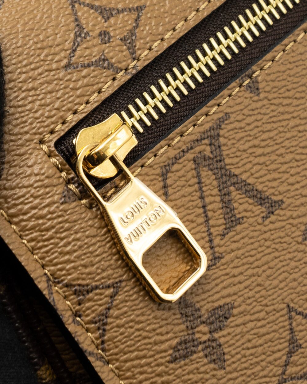AAA Replica Louis Vuitton LV POCHETTE MÉTIS MONOGRAM REVERSE CANVAS GHW