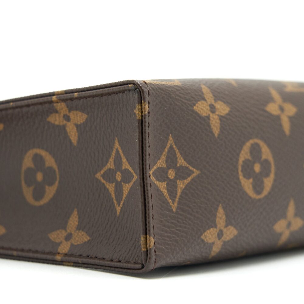 AAA Replica Louis Vuitton LV TOILETRY POCHETTE 19 MONOGRAM CANVAS