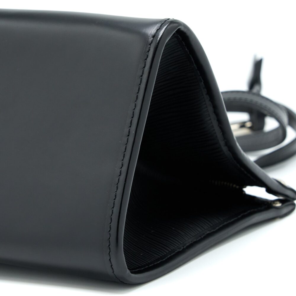 AAA Replica Louis Vuitton LV MADELEINE PM EPI BLACK SHW