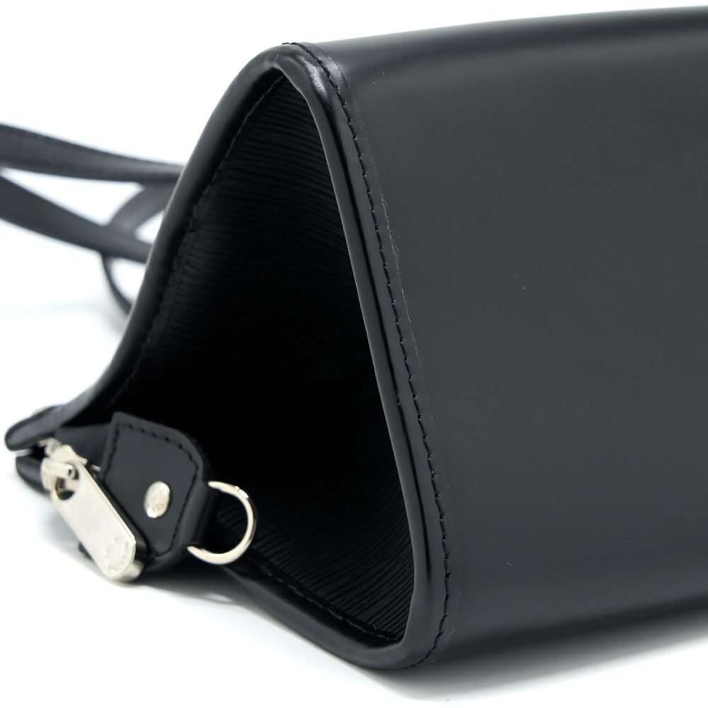 AAA Replica Louis Vuitton LV MADELEINE PM EPI BLACK SHW