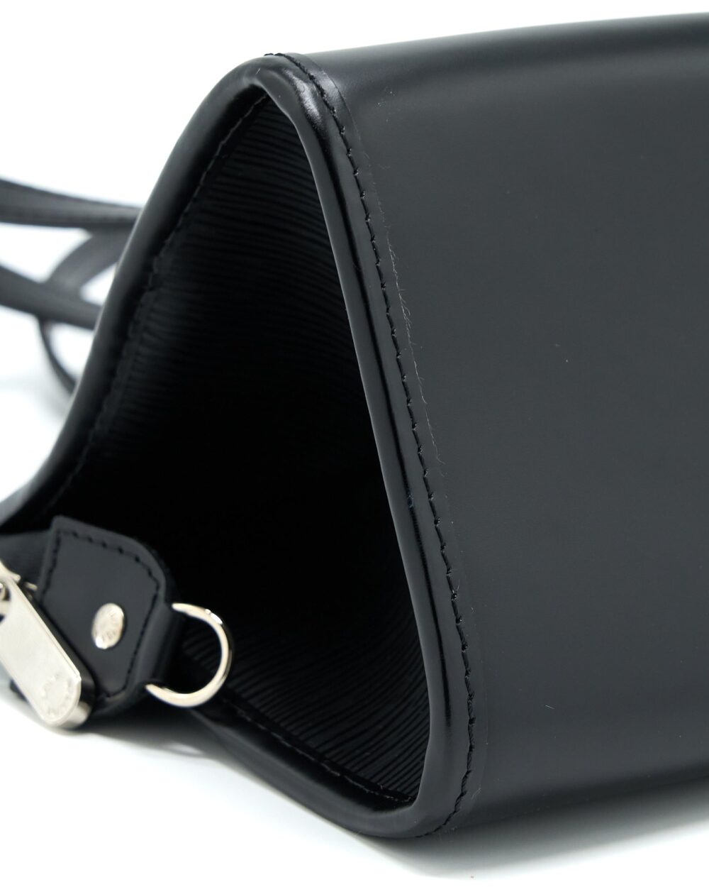 AAA Replica Louis Vuitton LV MADELEINE PM EPI BLACK SHW