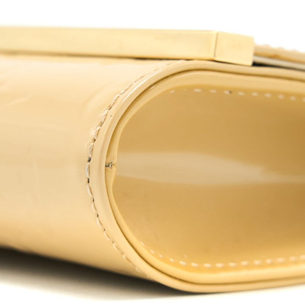 AAA Replica Louis Vuitton LV ANA VERNIS CLUTCH WITH CHAIN PATENT BEIGE GHW