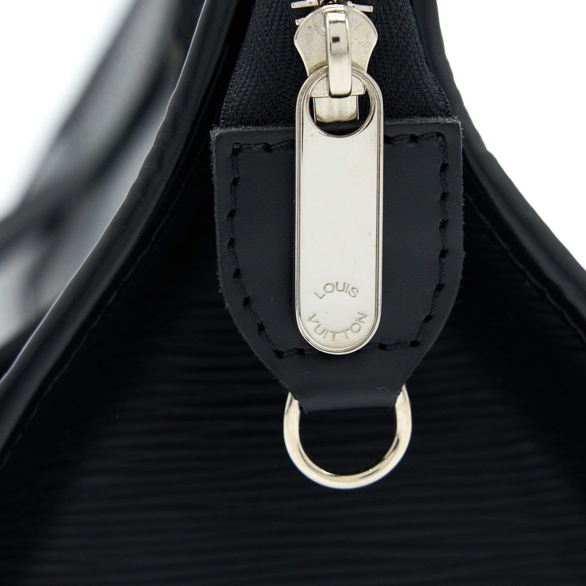 AAA Replica Louis Vuitton LV MADELEINE PM EPI BLACK SHW