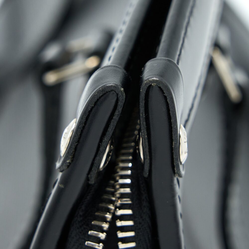 AAA Replica Louis Vuitton LV MADELEINE PM EPI BLACK SHW