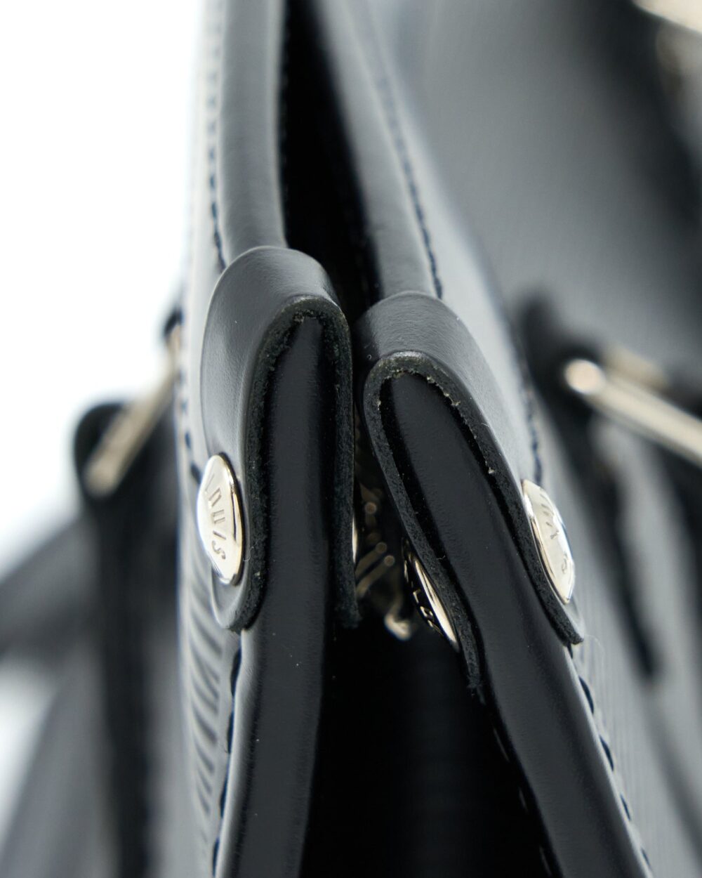 AAA Replica Louis Vuitton LV MADELEINE PM EPI BLACK SHW