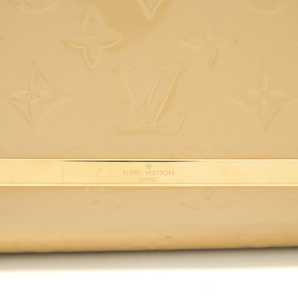 AAA Replica Louis Vuitton LV ANA VERNIS CLUTCH WITH CHAIN PATENT BEIGE GHW